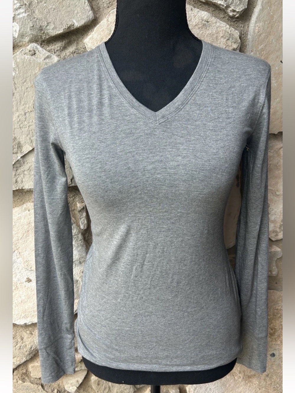 Women's Tasc Cotton T Shirt Tee Size XS Gray V Neck Longsleeve Activewear NWOT